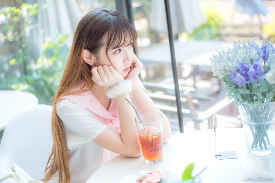 “那庞统真的如此厉害？”马谡疑惑的看向诸葛亮，庞统的名字他自然也听过，随着庞统出仕吕布，一些黑历史也渐渐被挖出来，那对于荆襄世家来说，并不是一件好事，当初庞统初出茅庐，欲见刘表，却因为长得太丑，连刘表的面都没有见到，恰逢吕玲绮在荆州横行，被蔡瑁所困，正是因为庞统相助，才得以脱困，然后不知怎么的，就跑去了西域，创下了不小的功业，而后在冀州时正式效忠吕布，助吕布推广均田，也是从那时候开始，荆州庞家，因为庞统的原因开始遭到排斥，声势大不如前，这两年更是销声匿迹。